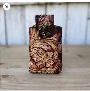 Cowboy leather chiseled cell phone case in excellent conditions